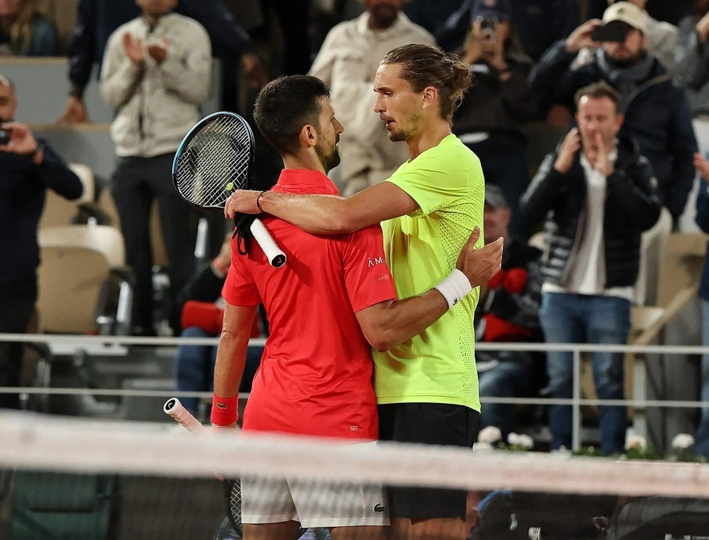 Djokovic thắng ngược Zverev ở tứ kết Roland Garros