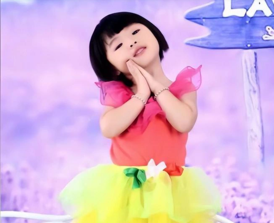 Vụ án mẹ kế tra tấn bé gái suốt 17 ngày trong phòng tắm